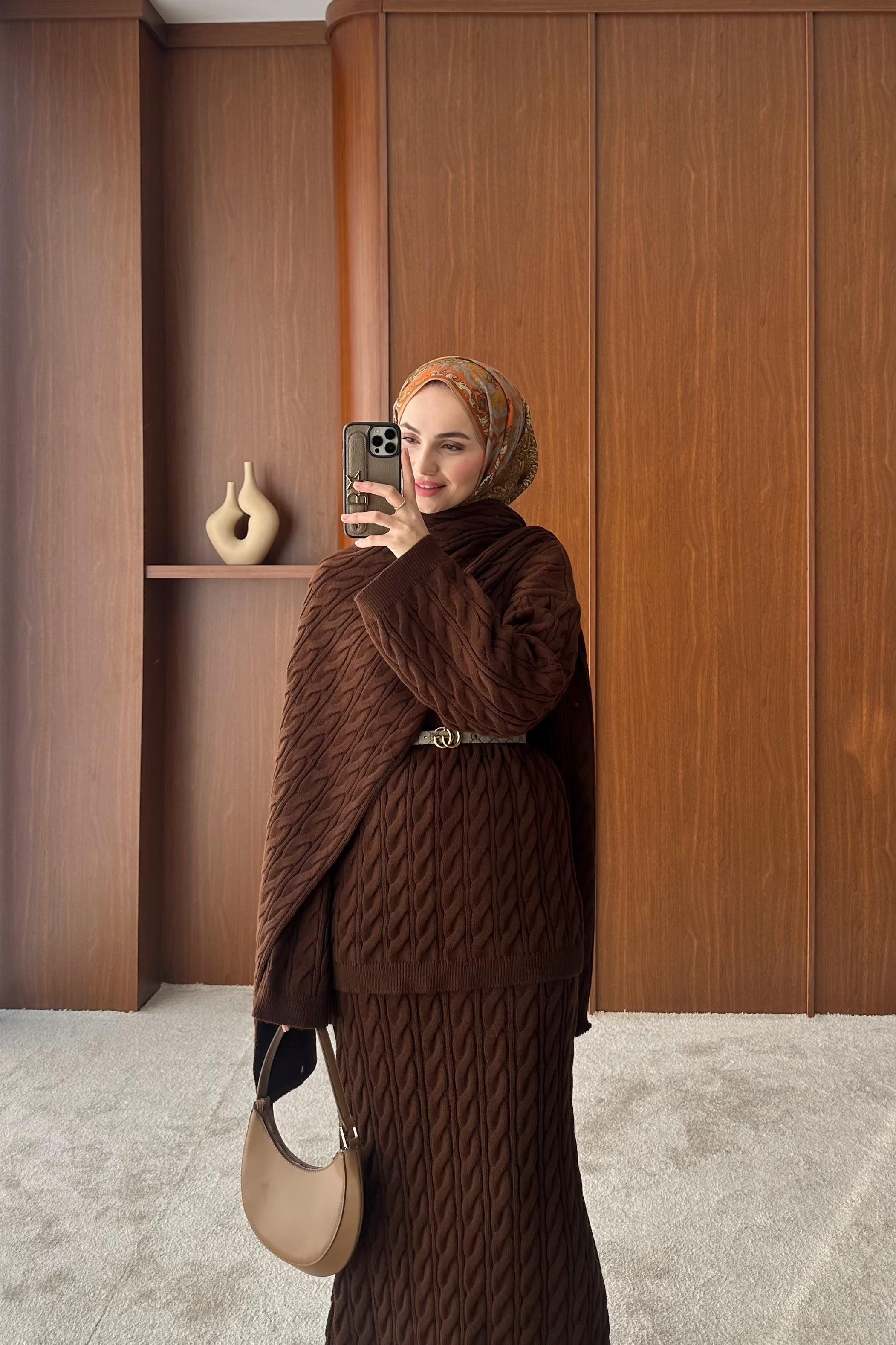 ✨ Tassnime – Le tricot enveloppant à l’élégance hivernale ✨